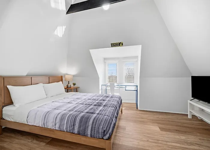 Homestay Dormont, !d Stylish And Unique Private Bedroom With Shared Bathroom