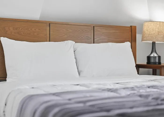 Dormont, !d Stylish And Unique Private Bedroom With Shared Bathroom Homestay Pittsburgh