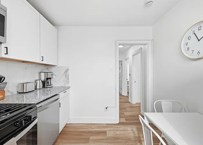 Homestay Dormont, !d Stylish And Unique Private Bedroom With Shared Bathroom *