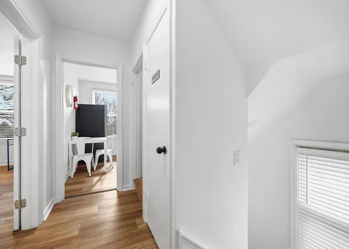 Dormont, !d Stylish And Unique Private Bedroom With Shared Bathroom Homestay Pittsburgh