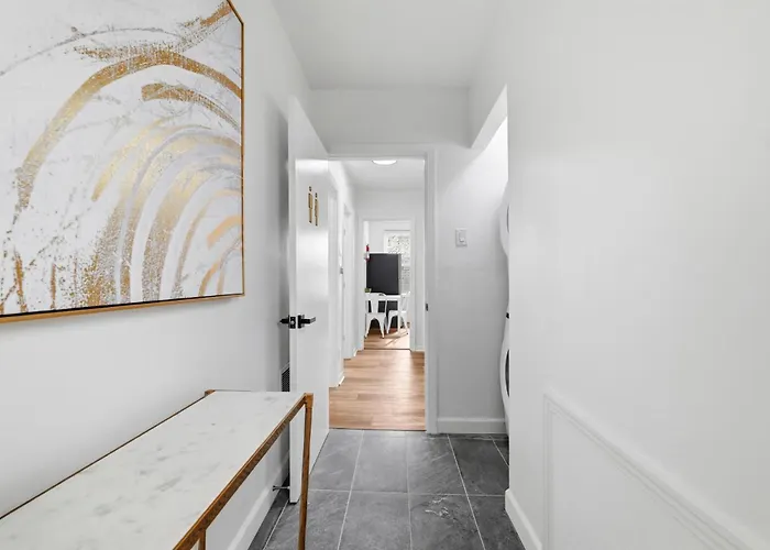 Dormont, !d Stylish And Unique Private Bedroom With Shared Bathroom *