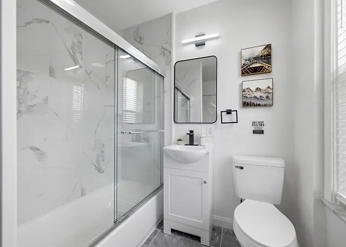 Homestay Dormont, !d Stylish And Unique Private Bedroom With Shared Bathroom