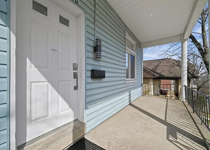 Dormont, !d Stylish And Unique Private Bedroom With Shared Bathroom *
